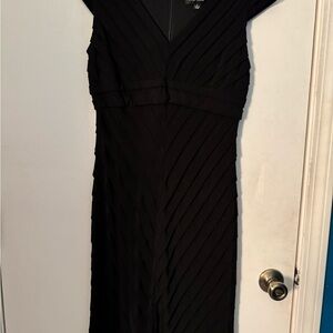 Adrianna Papell Elegant Black Dress V-Neck Sleeveless